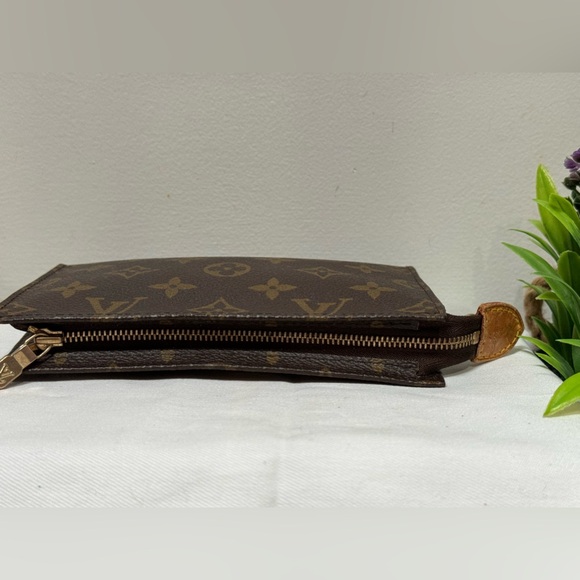 Auth Louis Vuitton Monogram Cosmetics Pouch/ Wallet/ clutch (from Bucket PM) - Picture 3 of 13